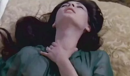 MMV FILMS两个成熟者更喜欢年轻的铆钉