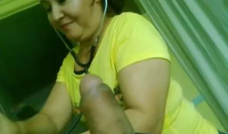 放荡的模型得到她的阴部性交角质商人