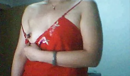 黑色皮革的年轻热爱