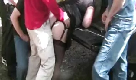 年轻的女按摩师赖利油性湿猫性交