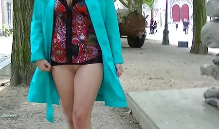 甜美的黑发女朋友喜欢夏天的肛门