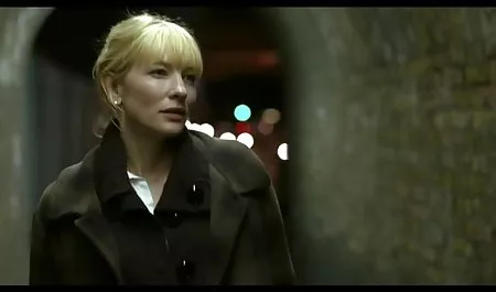 苗条的黑发宝贝尼斯屁股性交很好