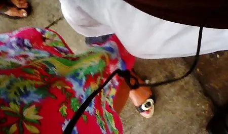 皮卡青少年Tiff得到性交在汽车