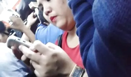 女用贴身内衣裤性的热的女朋友在长沙发