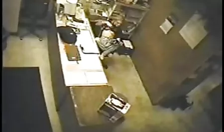 丰富的俄罗斯荡妇在豪宅中嘎吱作响